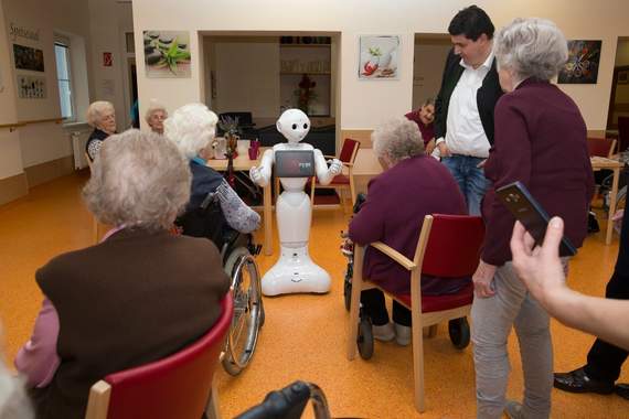  Tag der offenen Tür, Demenz, Pflege, Seniorenheim, Altenpflege, Senioren, Veranstaltungen, Innovation, Pepper, Roboter, Politik, Wirtschaft, Soziales