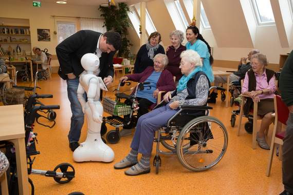  Tag der offenen Tür, Demenz, Pflege, Seniorenheim, Altenpflege, Senioren, Veranstaltungen, Innovation, Pepper, Roboter, Politik, Wirtschaft, Soziales